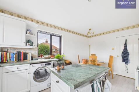 Kitchen/ Dining Room