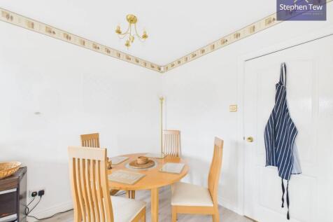 Kitchen/ Dining Room