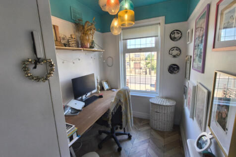 Bedroom 3/Study