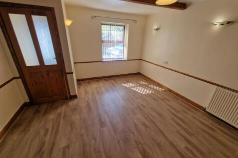 Lounge/Dining