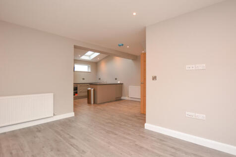 Lounge to Kitchen
