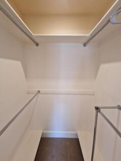 Walk-in-wardrobe