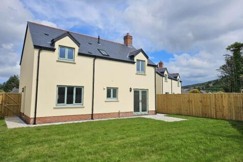 Large rear garden