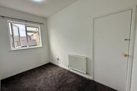 Rear bedroom