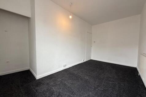 Rear bedroom