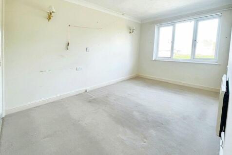 Bedroom 1 (2)