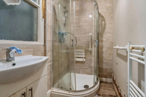 Gf Shower Room