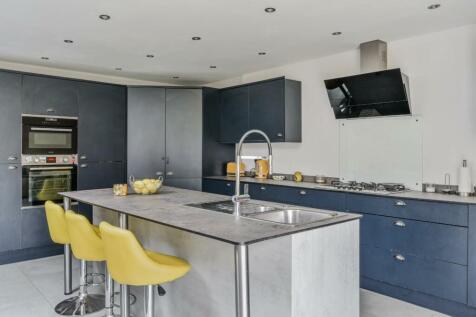 CHESSINGTON ROAD (14).jpg