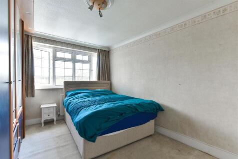(Clean) 203 Gilders Road-Chessington (7 of 13).jpg