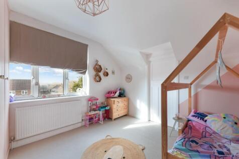 KIRBY CLOSE (2).jpg