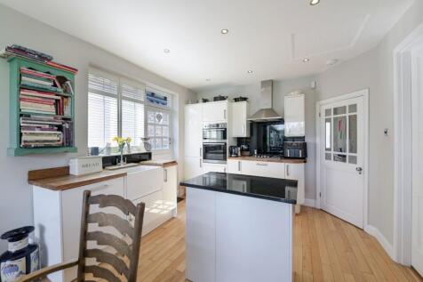 ST CLAIR DRIVE-156.jpg