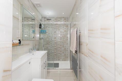 Ensuite shower.jpg