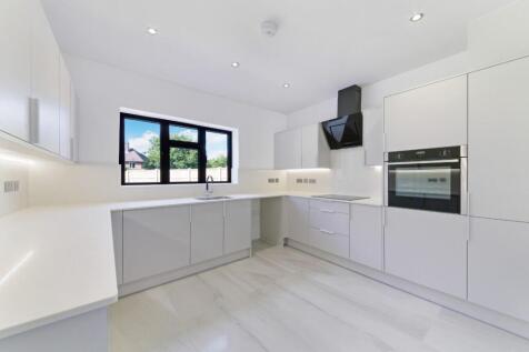 BOLEYN AVENUE (10).jpg