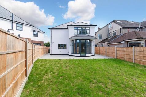 BOLEYN AVENUE (18).jpg