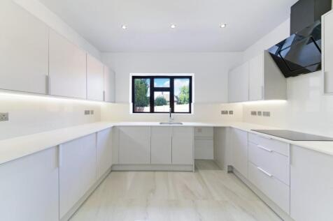 BOLEYN AVENUE (11).jpg