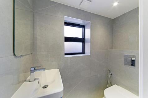 BOLEYN AVENUE (12).jpg