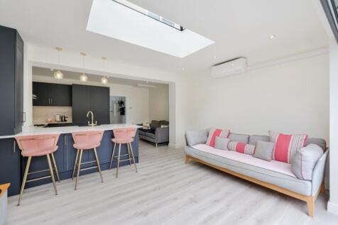 STATION AVENUE (14).jpg