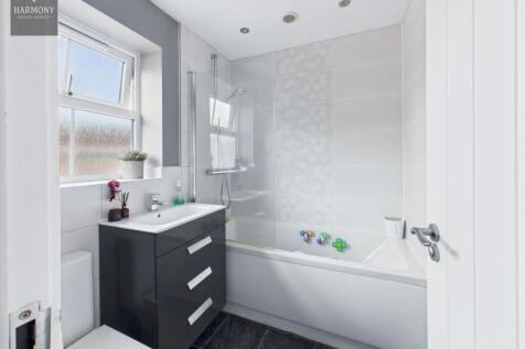 Family Bathroom, 1st Floor