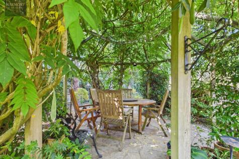 Garden Dining
