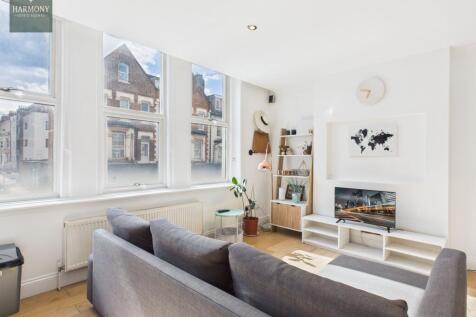Living Room (2)