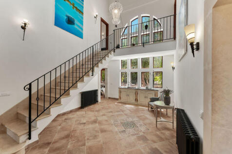 Entrance hall with large windows