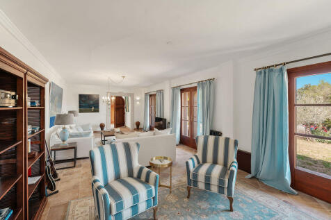 Living room with fireplace