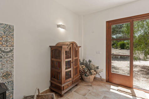 Dining room with access to garden space