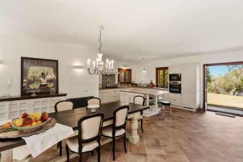 Dining room with access from outside