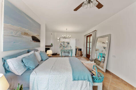 Bedroom with living space