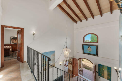 Gallery and entrance hall