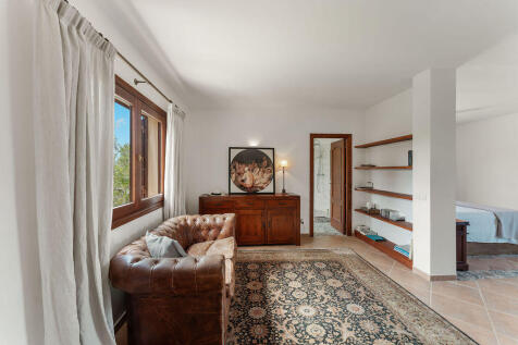 Bedroom with living space