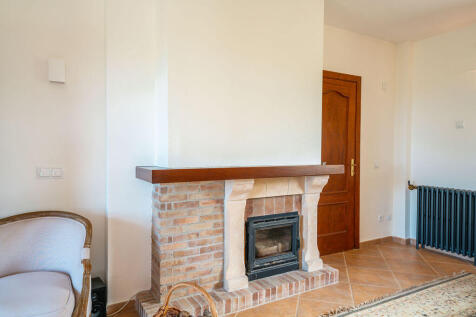 Bedroom with fireplace