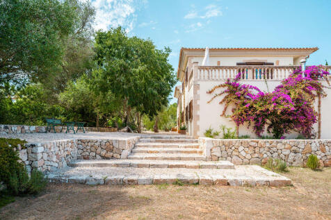 Stairs towards garden behind the house