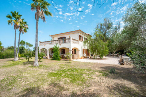 Side view with roofed terrace