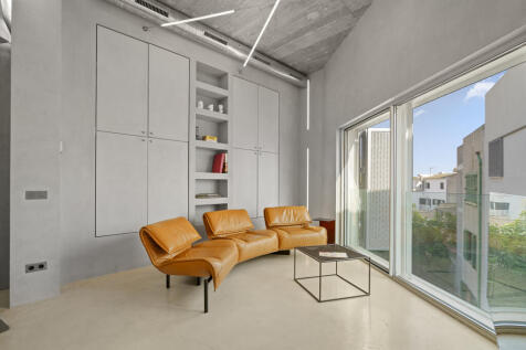 Living room with integrated wall fittings in concrete look