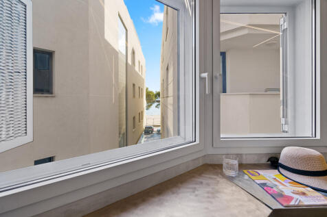 Views of the harbor from the bistro-corner of the pantry kitchen