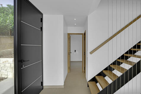 Eingangsbereich und Aufgang ins Obergeschoss