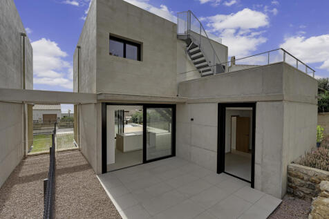 Terrasse hinter dem Haus für Schlafzimmer und Küche