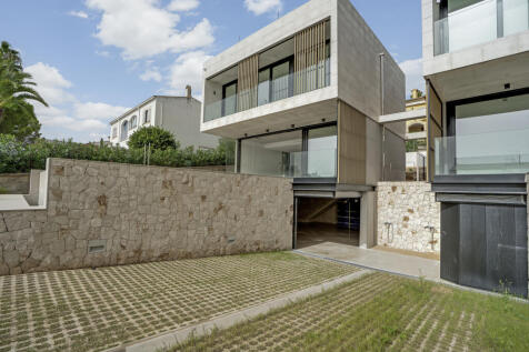 Einfahrt zur Garage unter dem Haus