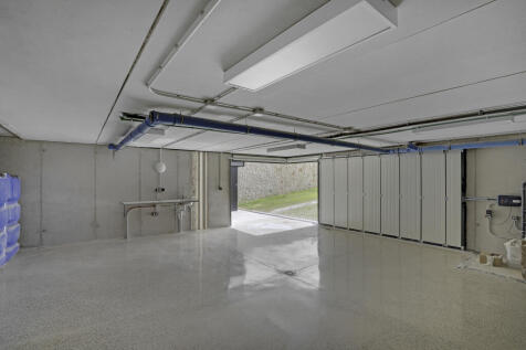 Garage für bis zu 3 Autos oder Gym