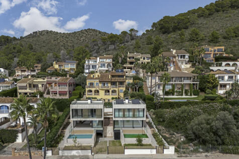 Außenansicht mit Nachbarschaft