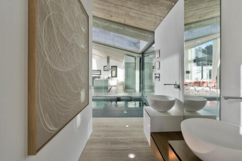 En suite bathroom of the master bedroom