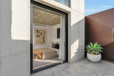 Ground floor bedroom with access to the patio