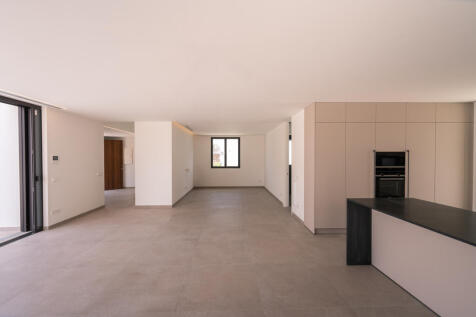 Open-plan living/dining/kitchen area