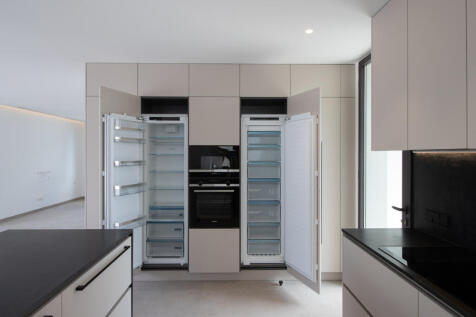 Open-plan kitchen area with kitchen island