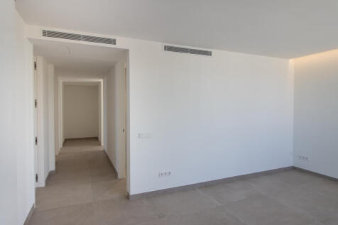 Hallway with access to the bedrooms and bathrooms on the upper floor