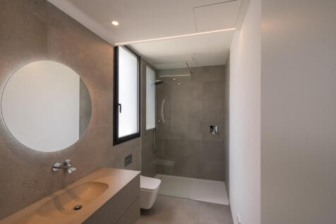 Bathroom with shower on the upper floor