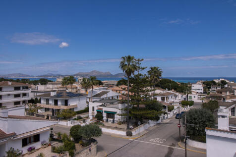 View from the flat roof, possible use of the roof terrace