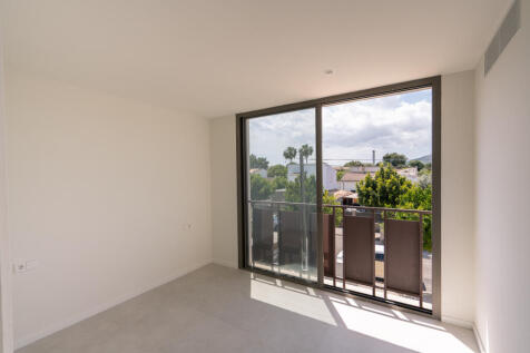 Bedroom upstairs street side