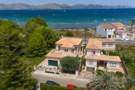 Surf-Villa mit Blick auf das Meer und die Bucht von Pollenca